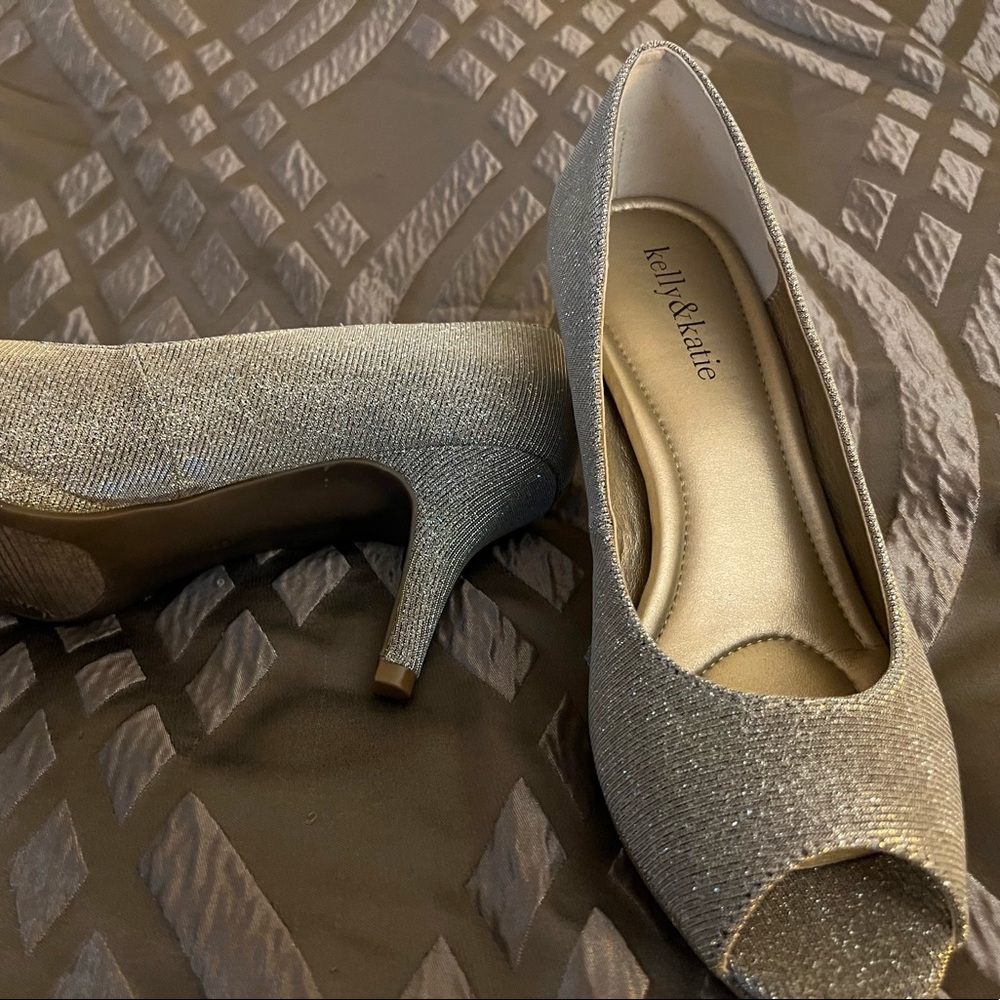 Kelly and Katie silver peep toe heels size 8